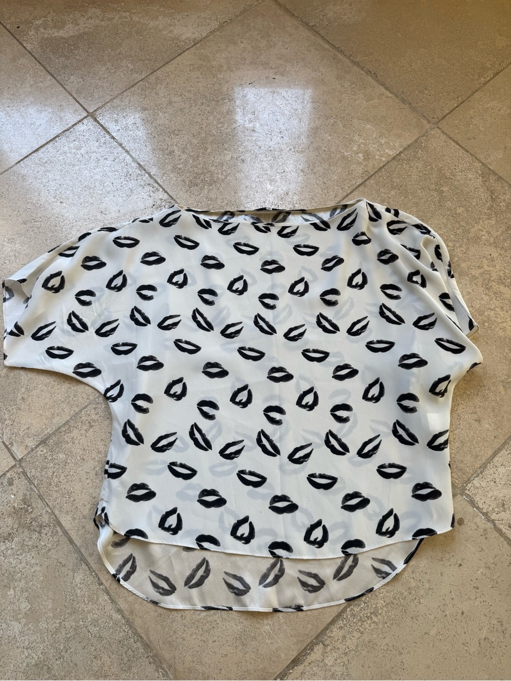 Milly White Short-Sleeve Lip-Print Blouse